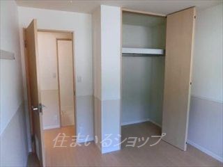 収納　クローゼット・ペット用くぐり戸