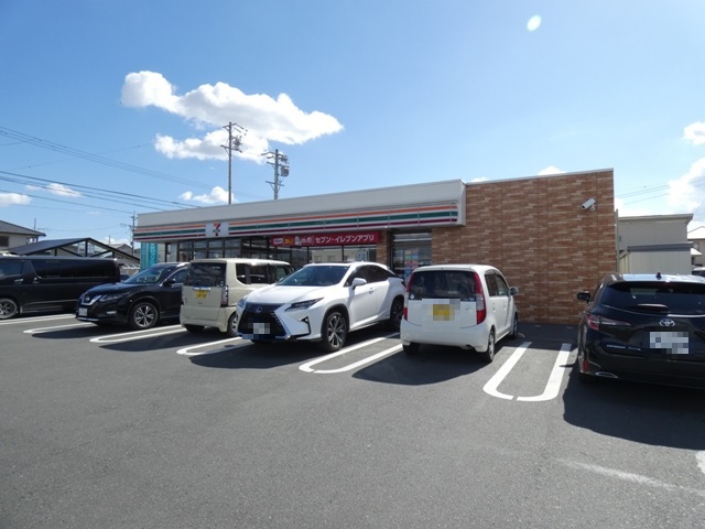 コンビニ　セブンイレブン（コンビニ）まで238m