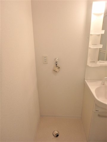 その他部屋・スペース　室内洗濯機置き場です！（同間取り別部屋の写真です）