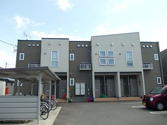 湯沢市字万石のアパートの建物外観