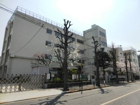 中学校　世田谷区立太子堂中学校（中学校）まで704m