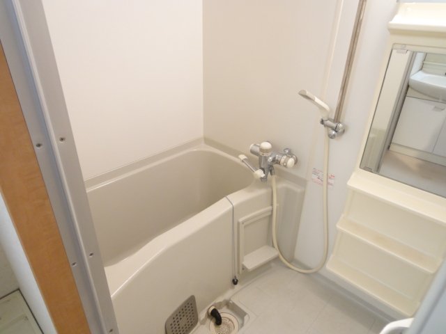 バス・シャワールーム　同物件、別号室のものです。