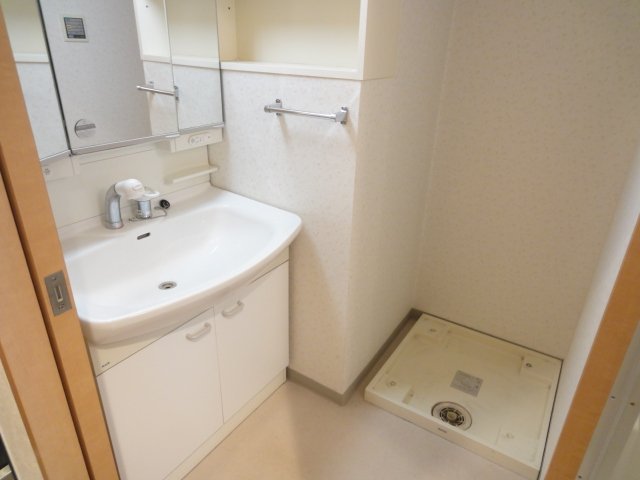 洗面設備　同物件、別号室のものです。
