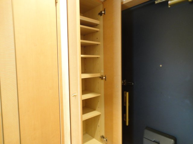 玄関　同物件、別号室のものです。