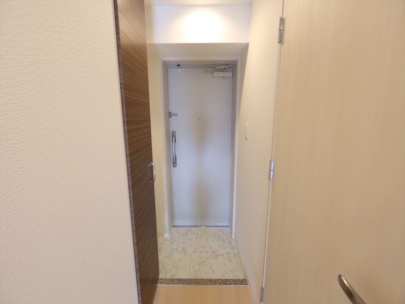 玄関　玄関　シューズボックス付（収納充実してます）