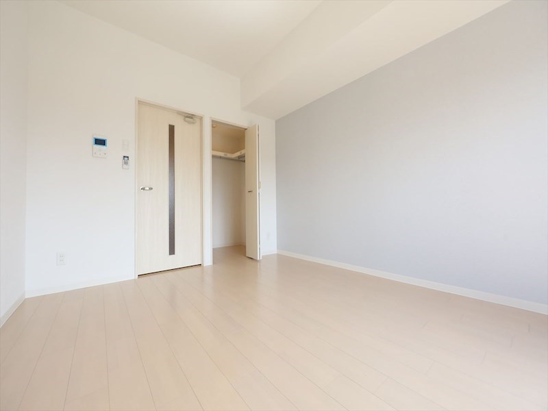 居室・リビング　洋室8.3帖　ウォークインクローゼット付（収納充実してます）