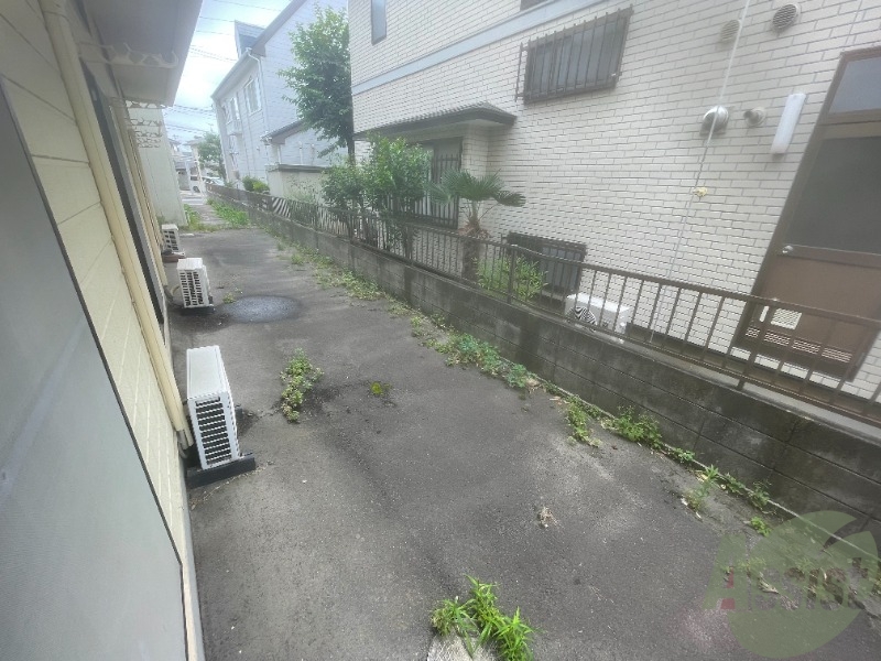 バルコニー　バルコニーは無く、すぐ外に出られるようになっております。