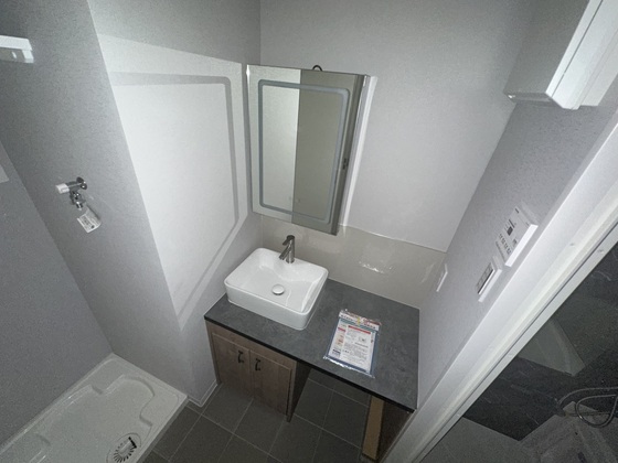 洗面設備　※別室の写真・フロアー毎に建具クロス等の設備相違有