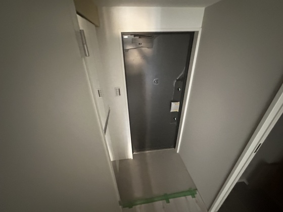 玄関　※別室の写真・フロアー毎に建具クロス等の設備相違有