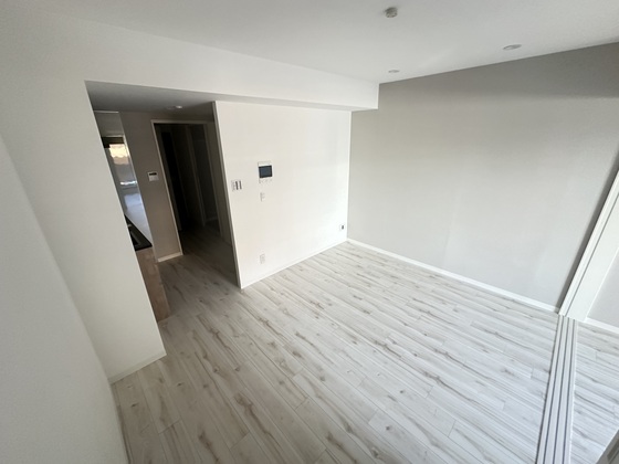 居室・リビング　※別室の写真・フロアー毎に建具クロス等の設備相違有