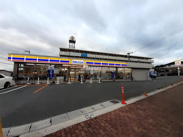 コンビニ　ミニストップ糸島篠原西店（コンビニ）まで933m