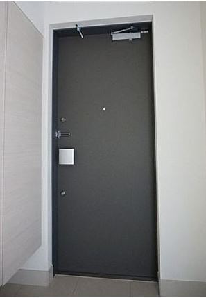 玄関　※同じ間取り別号室参考写真