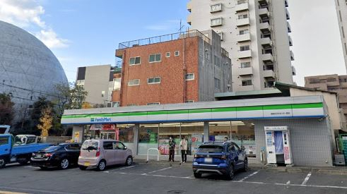 コンビニ　ファミリーマート（コンビニ）まで728m