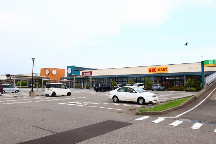 その他　無印良品 アピタタウン金沢ベイ（その他）まで481m