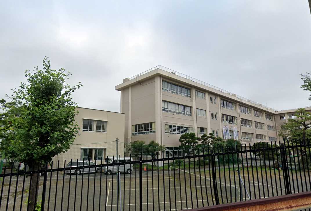 中学校　川崎市立宮前平中学校（中学校）まで683m