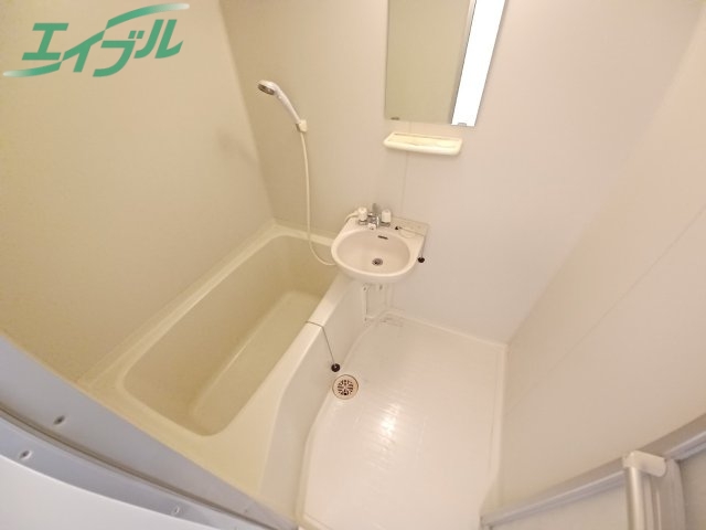 バス・シャワールーム　同物件別部屋写真