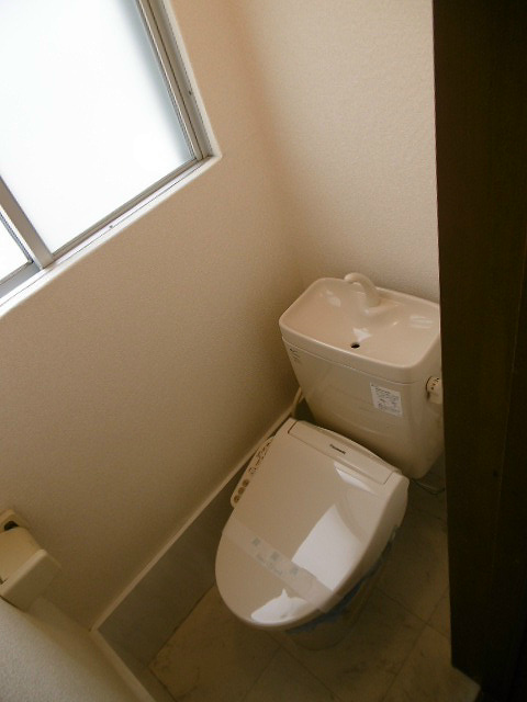 トイレ　参考（写真は別部屋のもの）