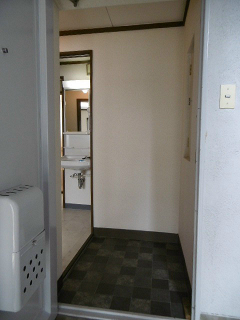 玄関　参考（写真は別部屋のもの）