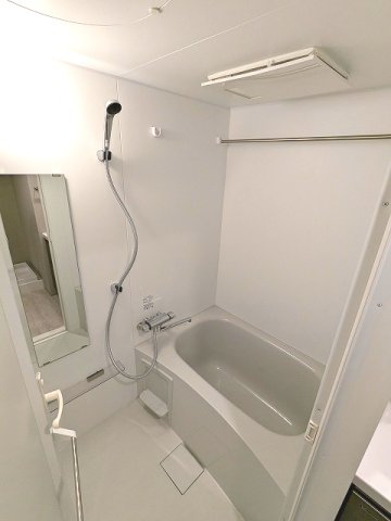 バス・シャワールーム　24時間換気浴室乾燥機付、自動お湯針機能付きです