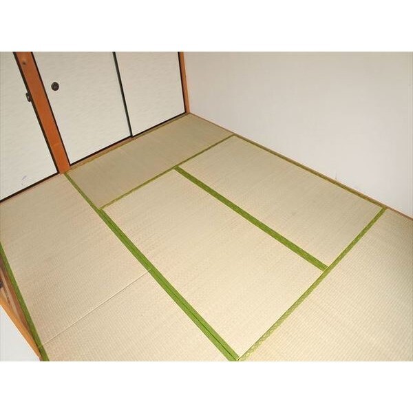 居室・リビング　入居中またはリフォーム中のため、同物件別室写真