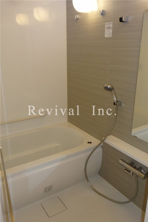 バス・シャワールーム　追い焚き・浴室乾燥完備でございます