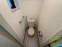 トイレ　こちらはトイレです。清潔感があり、安心して使用できます。