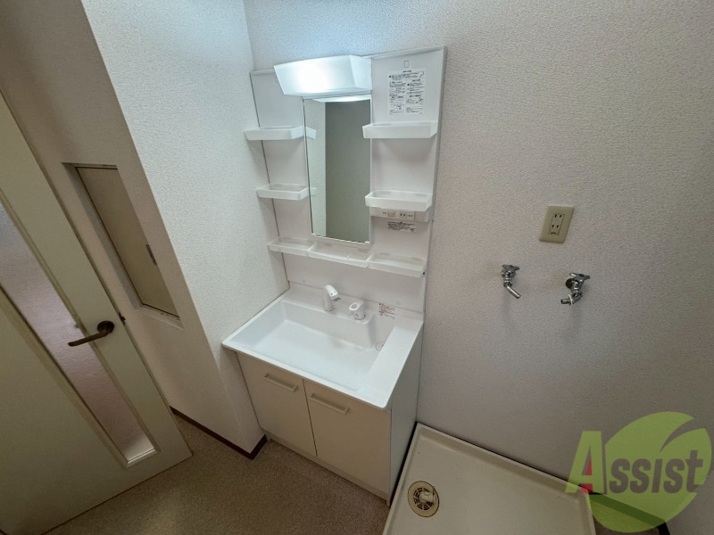 洗面設備　こちらに洗面台があります。朝の洗顔はこちらで。