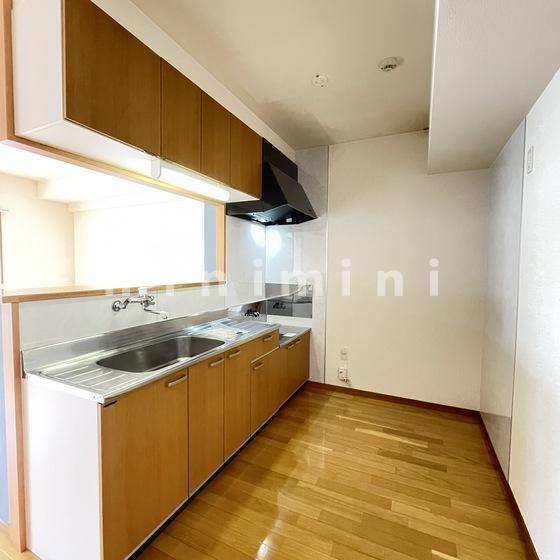 キッチン　※写真は別号室のものですので現状優先させていただきます。