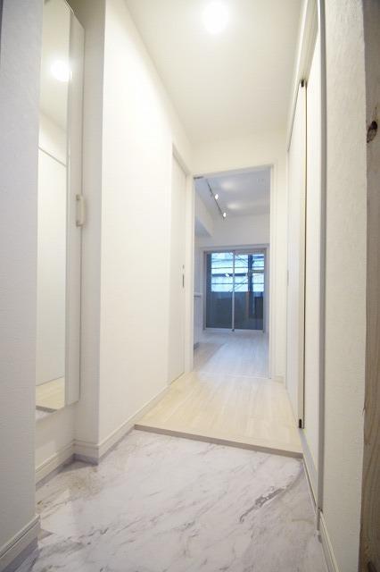 玄関　現状優先です