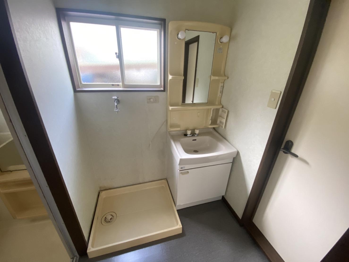 洗面設備　小物や歯ブラシも収納できる洗面化粧台♪