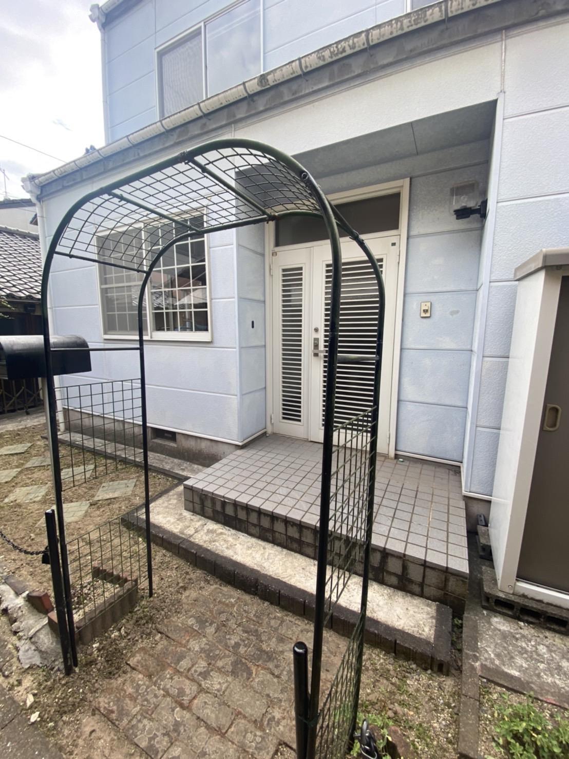 エントランス　お花を飾ることもできるかわいいエントランス♪