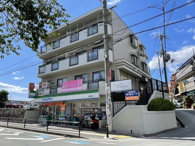 コンビニ　ファミリーマート　牧落駅前店（コンビニ）まで166m