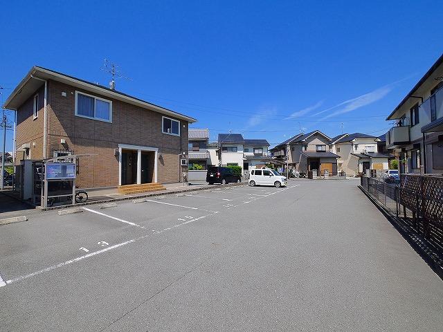 駐車場　車をお持ちの方に嬉しい駐車場付きの物件です