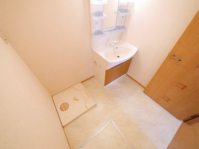 洗面設備　脱衣スペースもあります