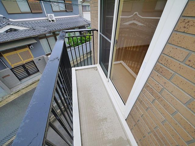 バルコニー　お洗濯にも便利なバルコニー付き