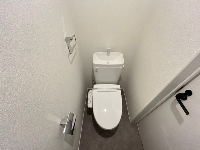 トイレ　温水洗浄便座付き