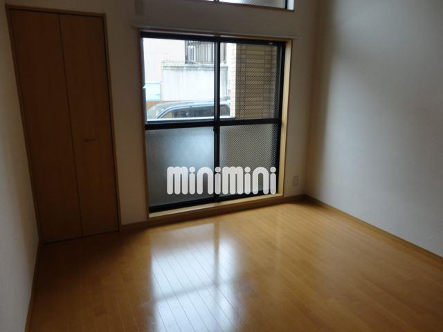 居室・リビング　洋室を別方向から