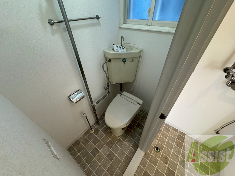 トイレ　こちらはトイレです。清潔感があり、安心して使用できます。