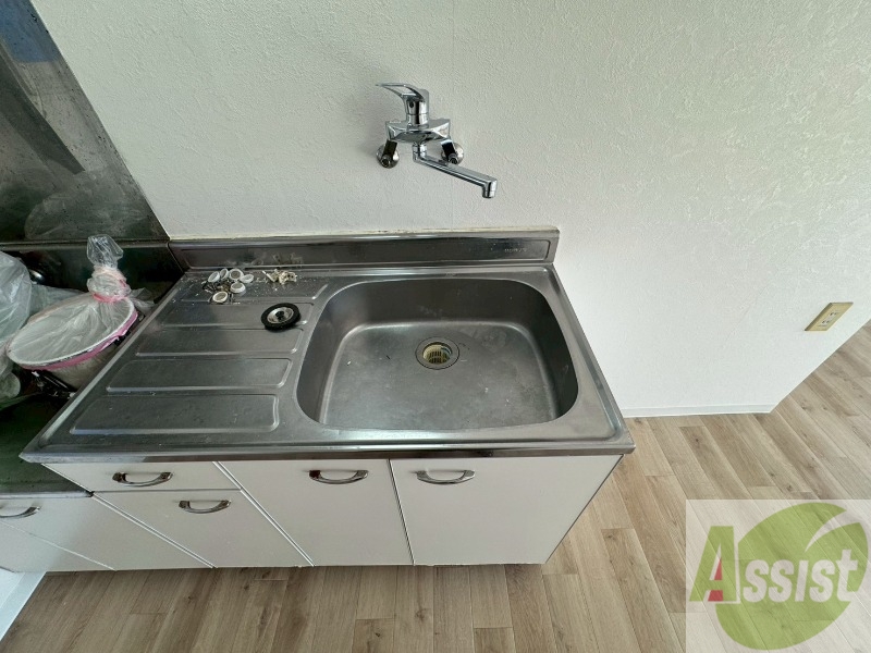 洗面設備　キッチンのシンクはピカピカで掃除意欲が湧いてきそう！