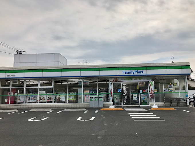 コンビニ　ファミリーマート 倉敷浜ノ茶屋店（コンビニ）まで113m
