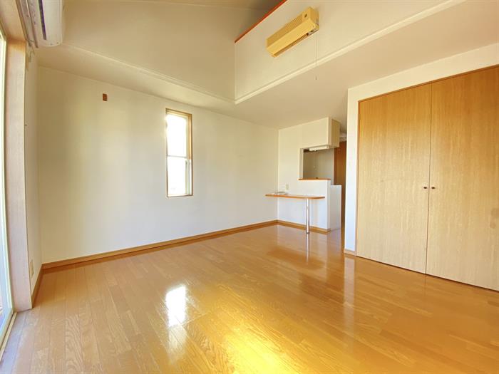 居室・リビング　2面採光で明るいお部屋です