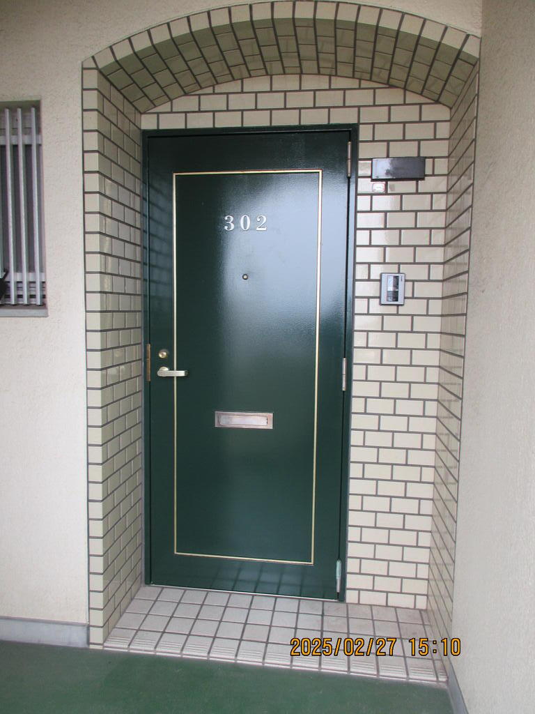 玄関　緑色の玄関ドアです
