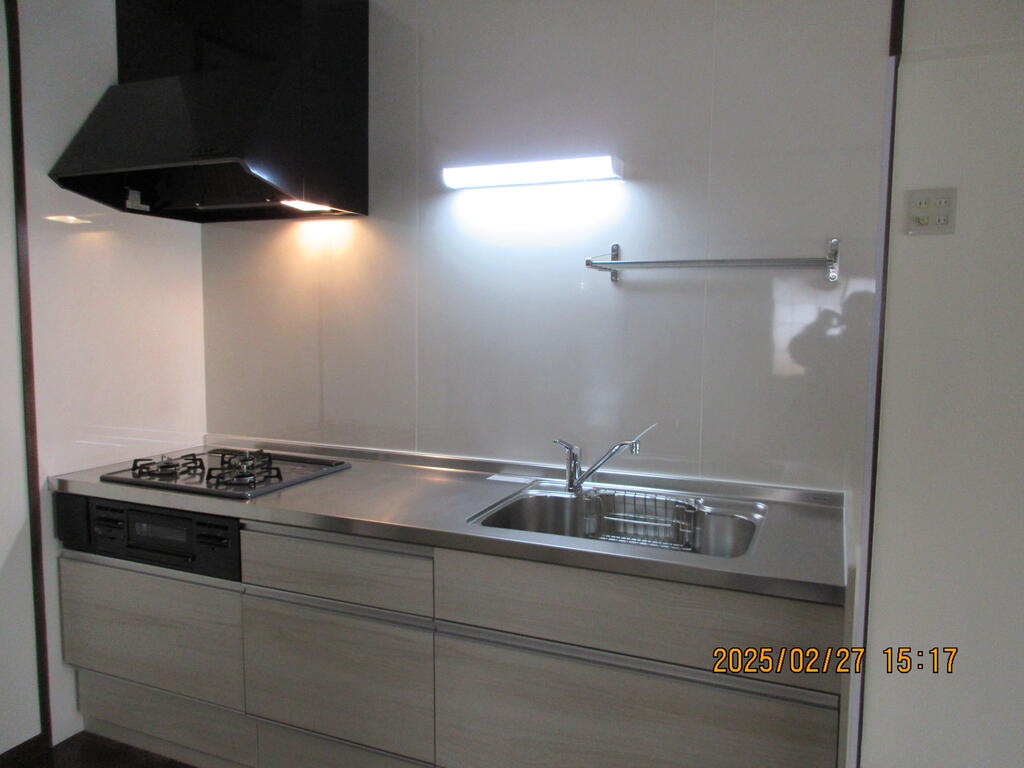 キッチン　システムキッチンは2月にリフォーム！