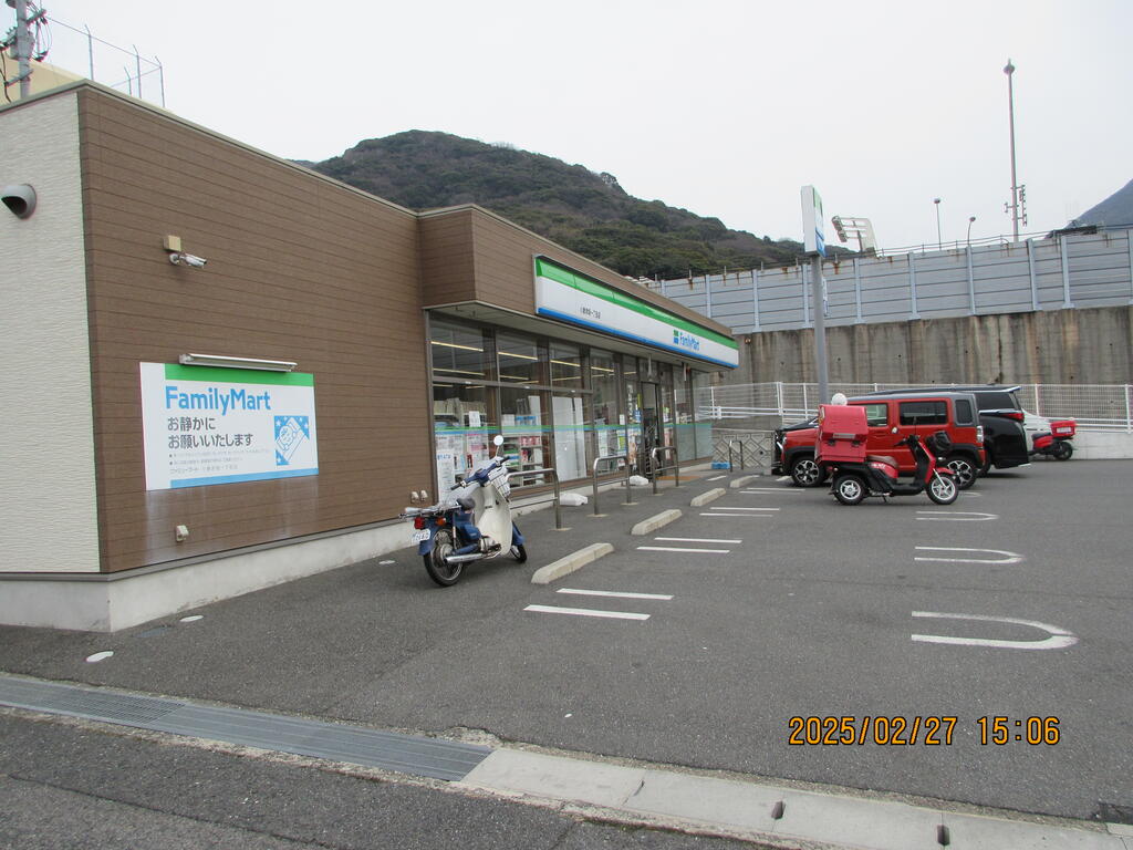 コンビニ　ファミリーマート小倉赤坂一丁目店（コンビニ）まで226m