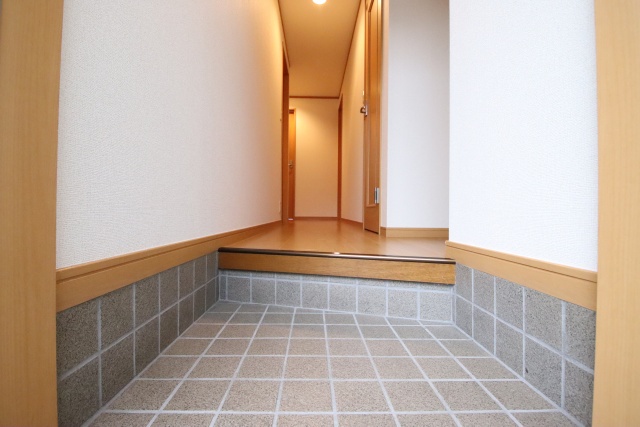 玄関　※別室の参考写真の為、現況優先です。