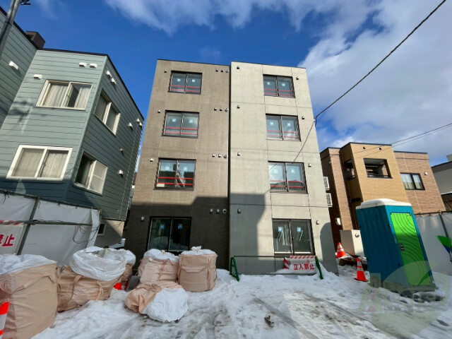 建物外観　札幌市西区西町南「Ａｑｕａ　ｂｌｕｅ」