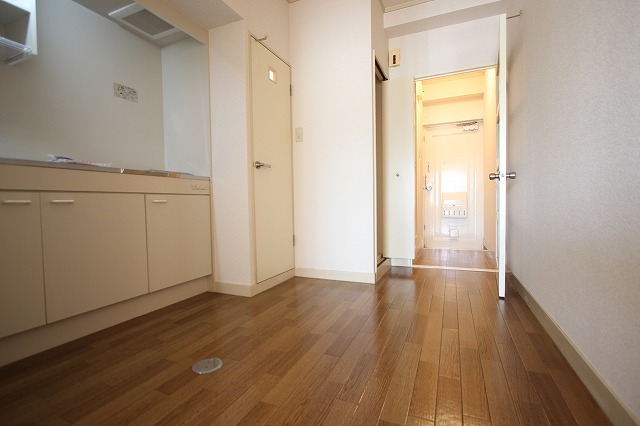 居室・リビング　同物件の他部屋の写真