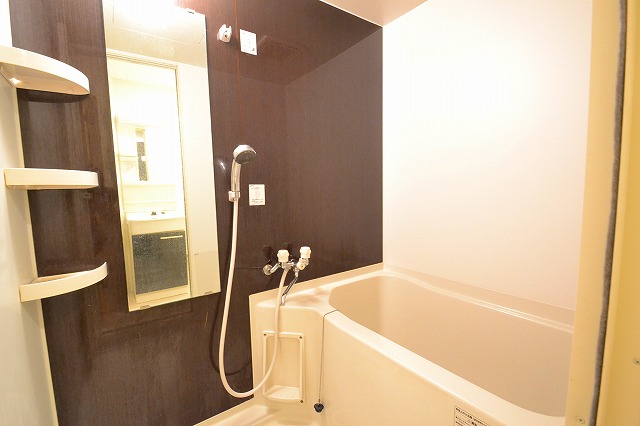 バス・シャワールーム　清潔感のあるバス。パネルカラー複数有