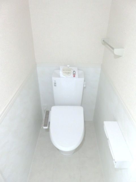 トイレ　ウォシュレット付きトイレです