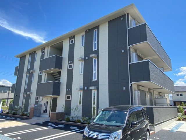 建物外観　2022年7月築。安心のオートロック付きの物件です